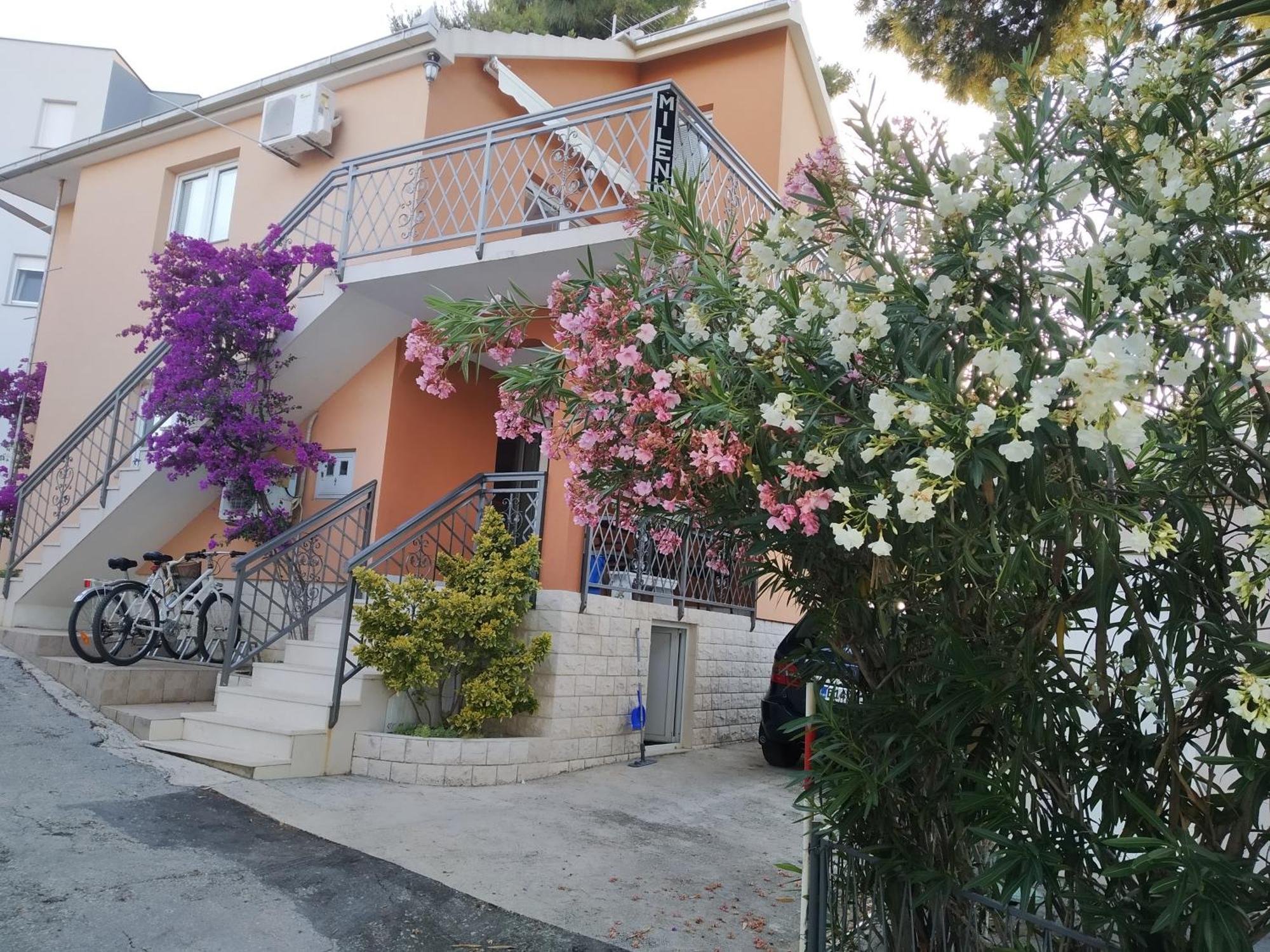 Holiday Home Milenka Рогозница Экстерьер фото